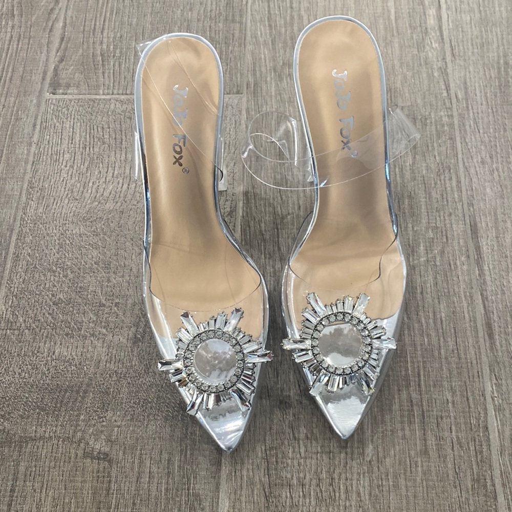 Brand new never worn size 36 gorgeous heels! A tad too small for my foot